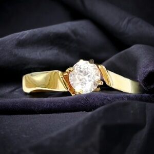 Vintage Avon Solitaire simulated diamond ring